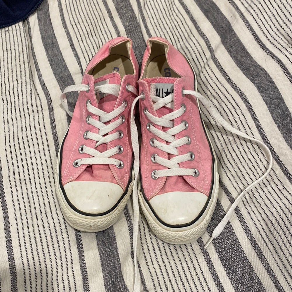 Pink converse